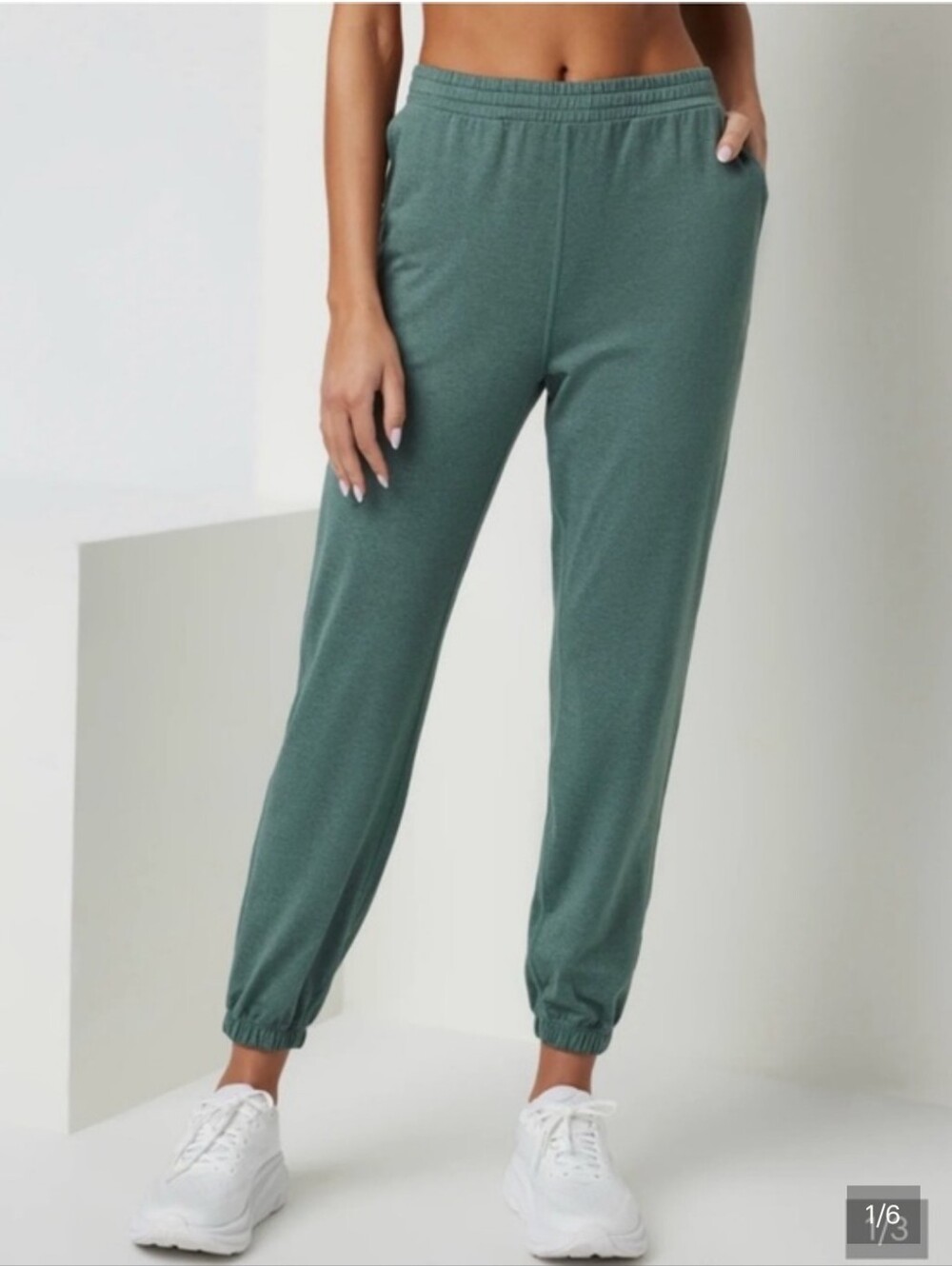 NWT Vuori Boyfriend Joggers Sea Pine Heather Size Small